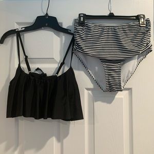 Woman’s size medium 2 piece baiting suit